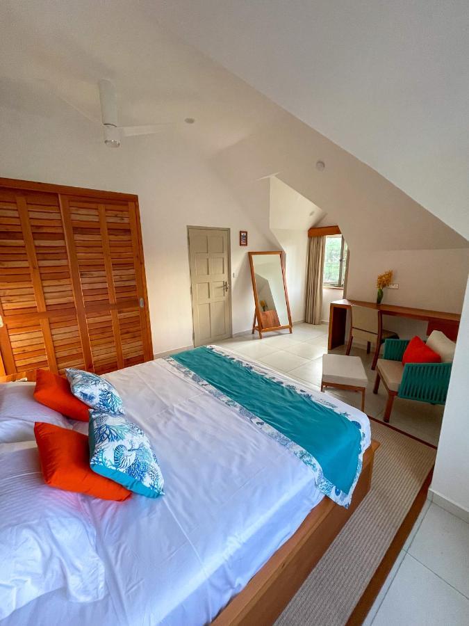 Nautilus Apartments Anse Royale Ngoại thất bức ảnh
