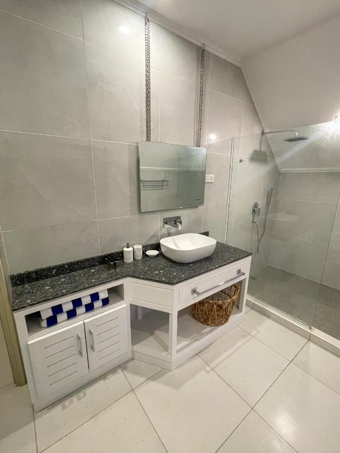 Nautilus Apartments Anse Royale Ngoại thất bức ảnh