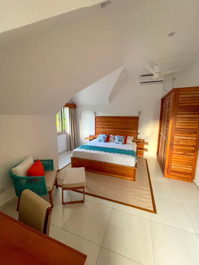 Nautilus Apartments Anse Royale Ngoại thất bức ảnh
